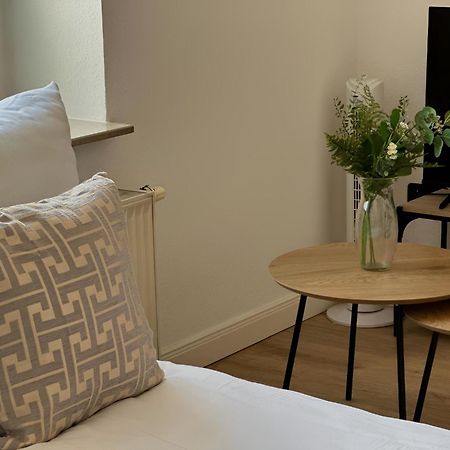 Raha Apartments - Modernes Studio-Apartment - Hbf - Gratis Parkplatz Ерфурт Екстериор снимка