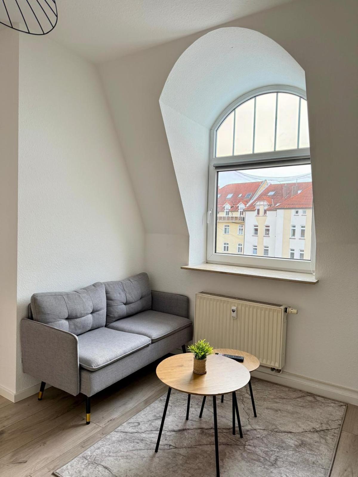 Raha Apartments - Modernes Studio-Apartment - Hbf - Gratis Parkplatz Ерфурт Екстериор снимка