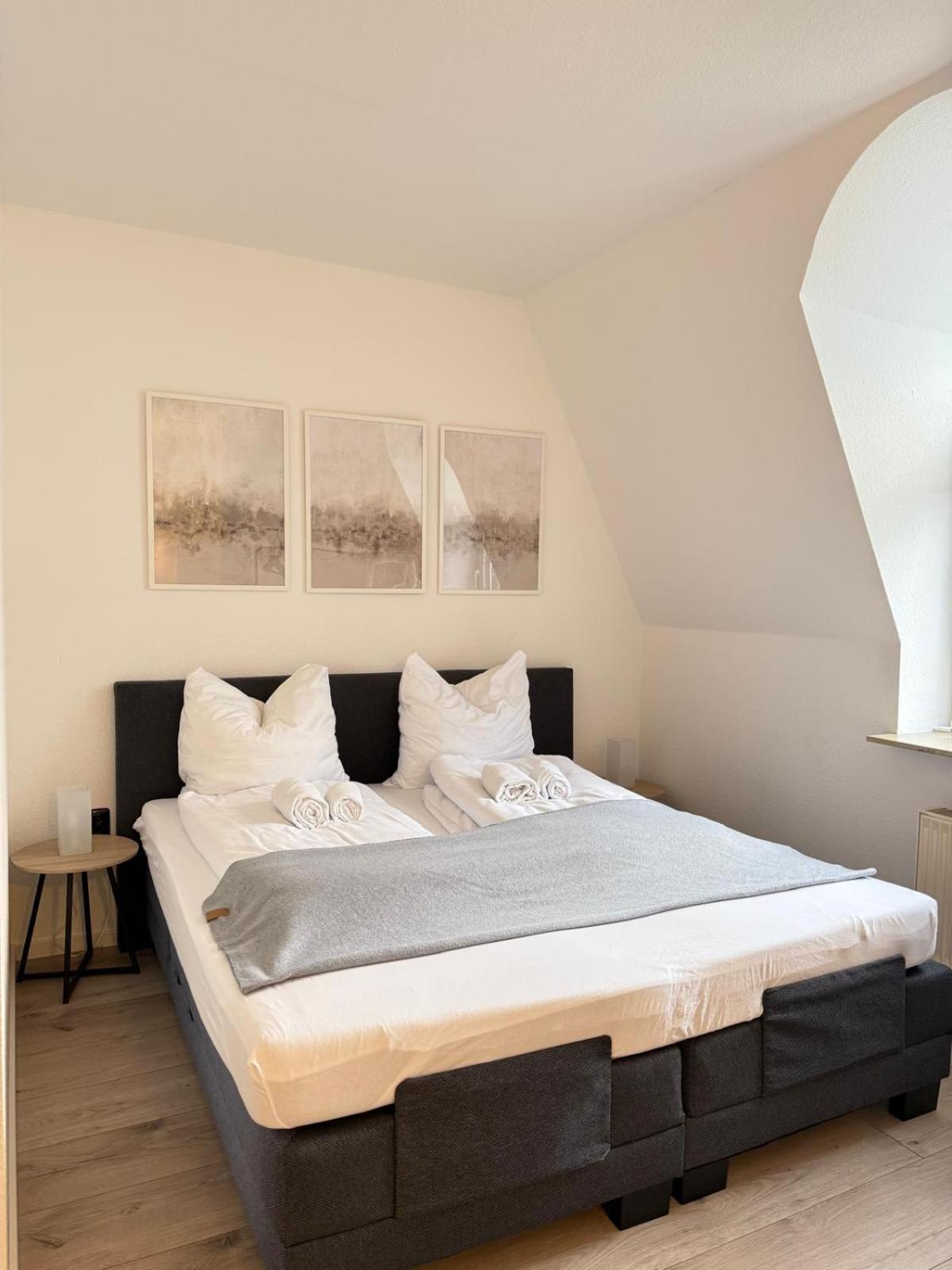 Raha Apartments - Modernes Studio-Apartment - Hbf - Gratis Parkplatz Ерфурт Екстериор снимка