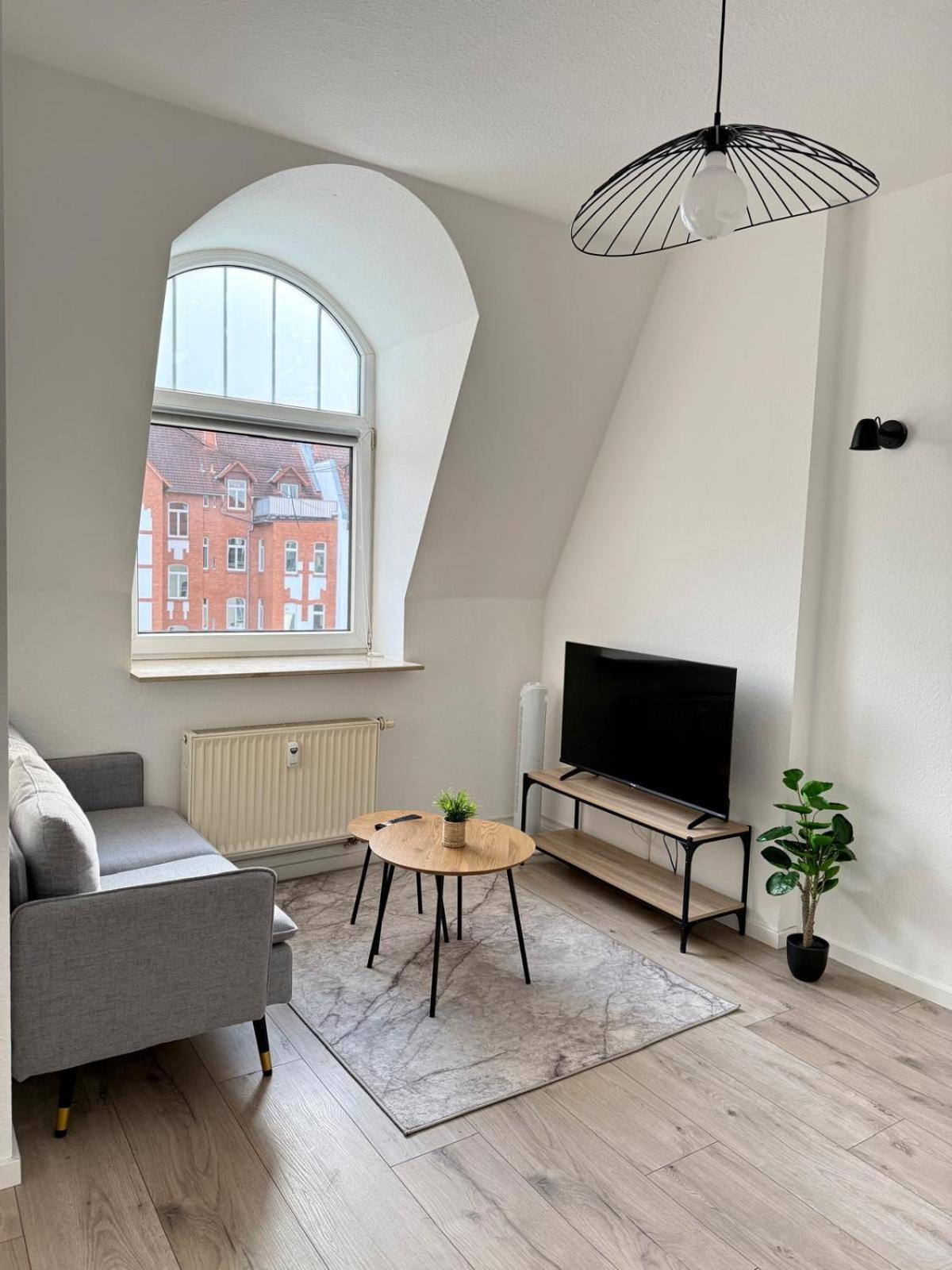 Raha Apartments - Modernes Studio-Apartment - Hbf - Gratis Parkplatz Ерфурт Екстериор снимка