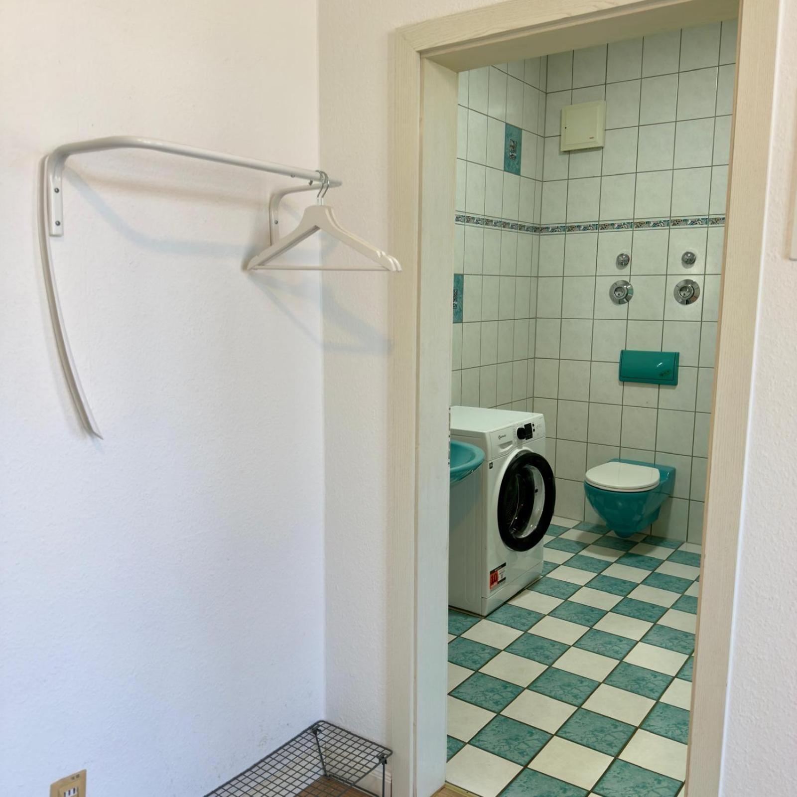 Raha Apartments - Modernes Studio-Apartment - Hbf - Gratis Parkplatz Ерфурт Екстериор снимка