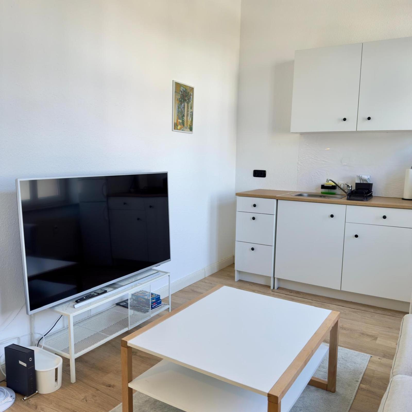Raha Apartments - Modernes Studio-Apartment - Hbf - Gratis Parkplatz Ерфурт Екстериор снимка