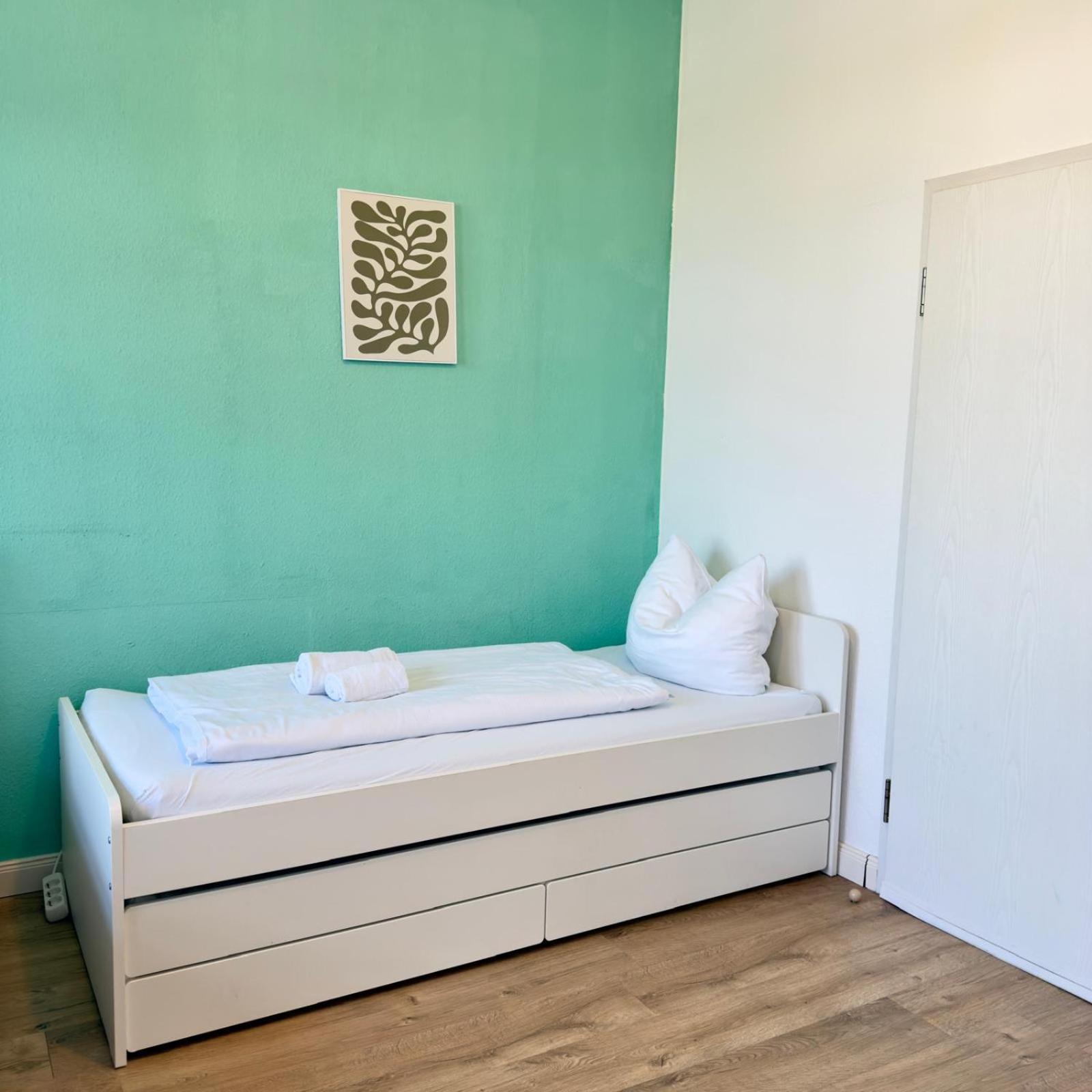 Raha Apartments - Modernes Studio-Apartment - Hbf - Gratis Parkplatz Ерфурт Екстериор снимка